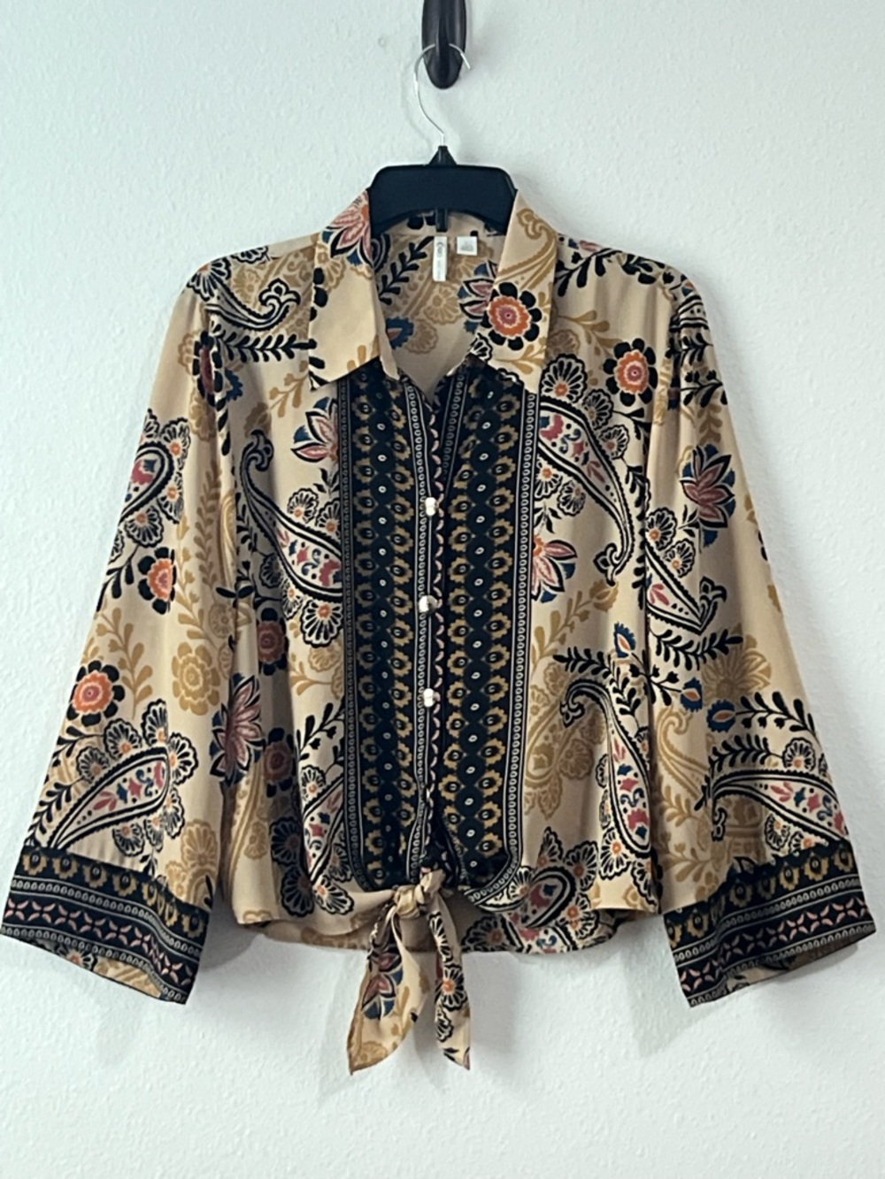 Cato Cute Beige Floral Paisley Tie-Front Blouse with Black Trim, Size L